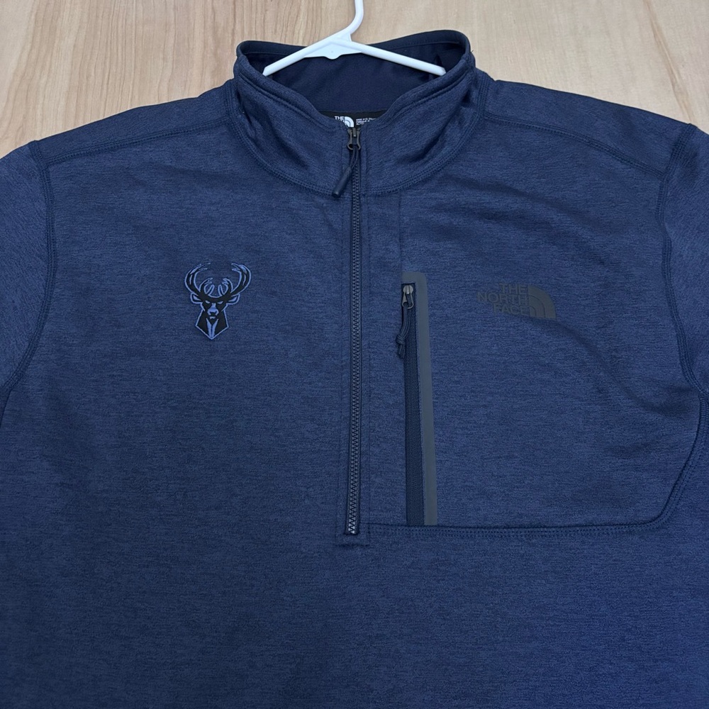 The North Face Milwaukee Bucks Jacket Quarter Zip Fleece Skyline Men’s XL Fiserv - Picture 3 of 10